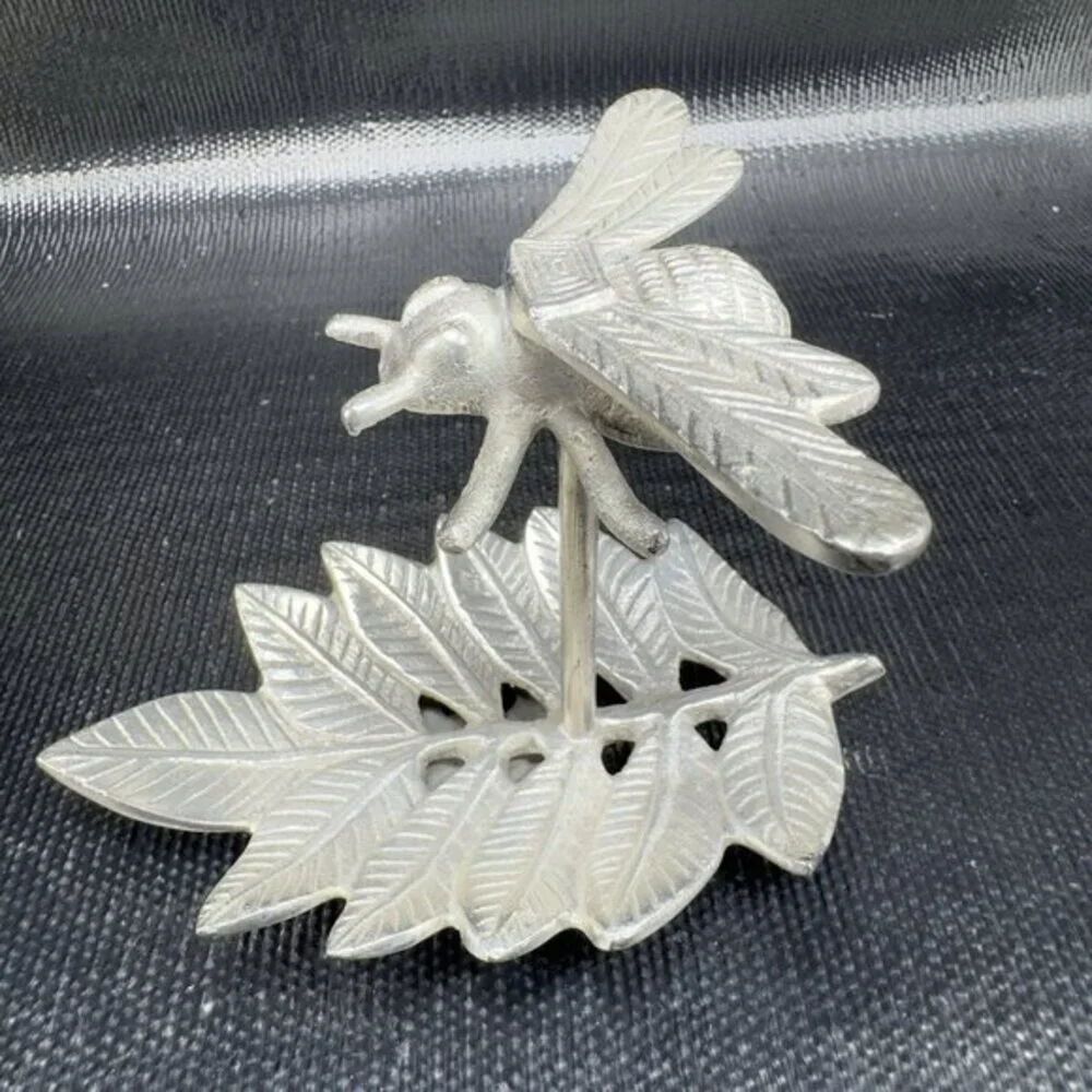 Vintage Queen Bee Wall Having Wall Decor Metal Wall Art Set 2 Bee On Leafs Decor
